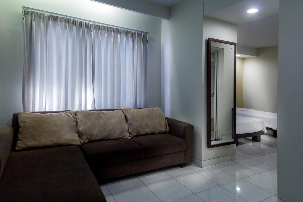 Hotel Quirin Semarang Zimmer foto